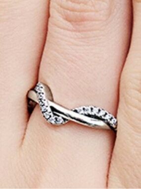 Pandora Sparkling intertwined wave ring